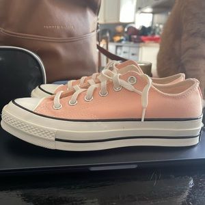 Unisex euro size 37; US size 7; light pink; Converse Chuck 70 Vintage; like new!